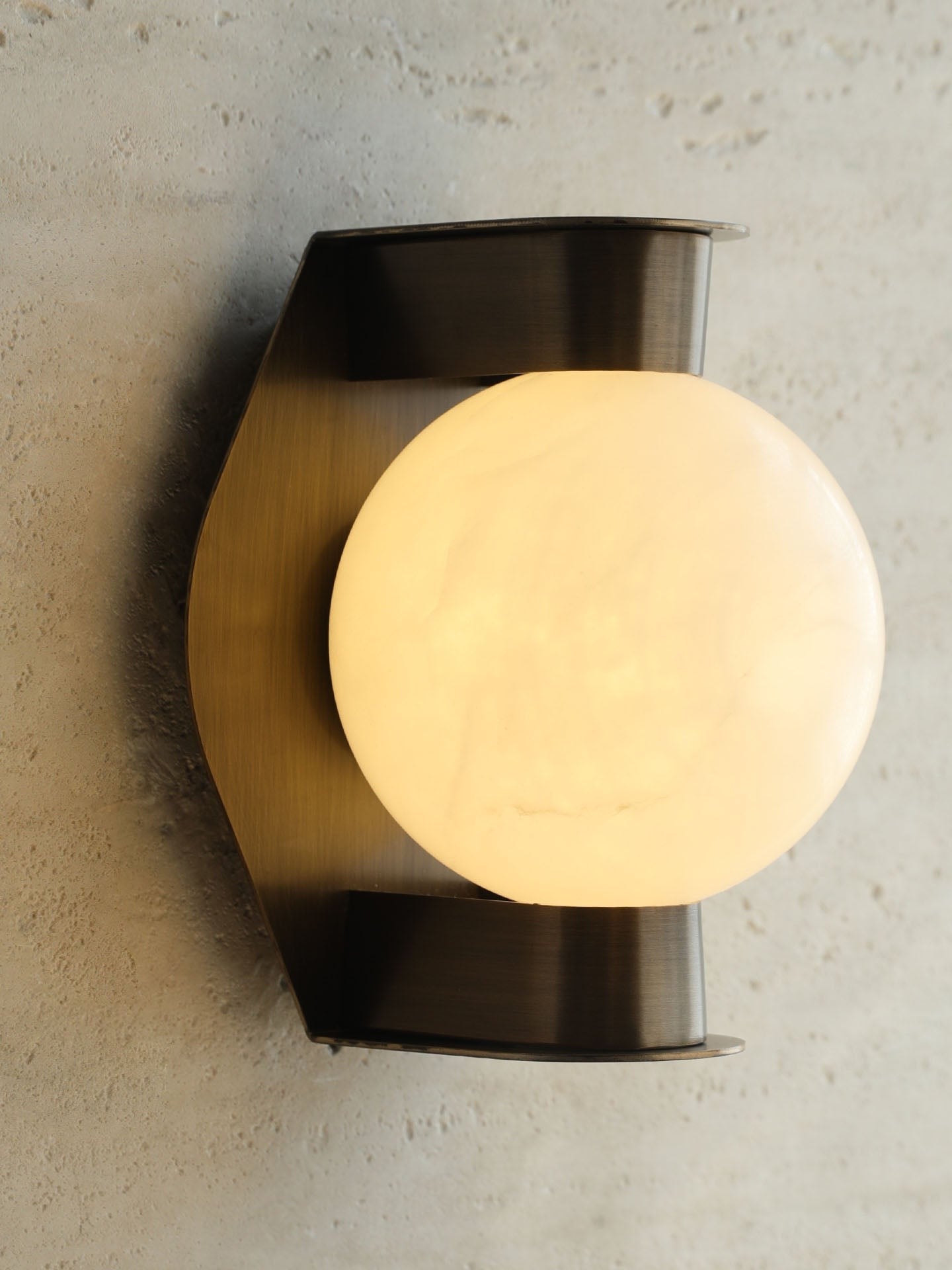 alabaster-orb-wall-sconce-15_b4bad3a3-967b-4d79-a7ff-a201b9f59ef3.jpg