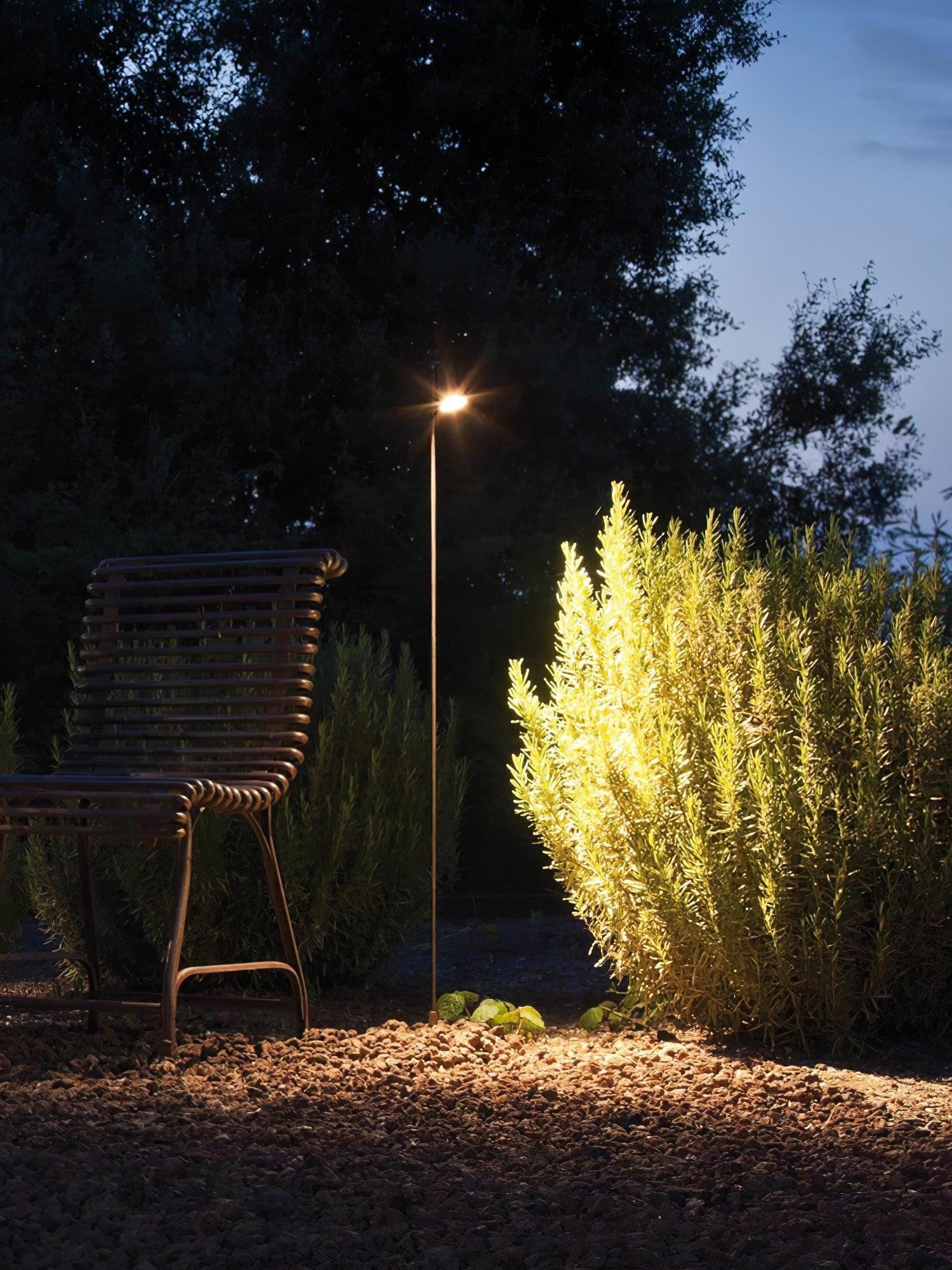 bellflower-outdoor-floor-lamp-20_f4293269-84b8-4883-bafa-448226da67f4.jpg