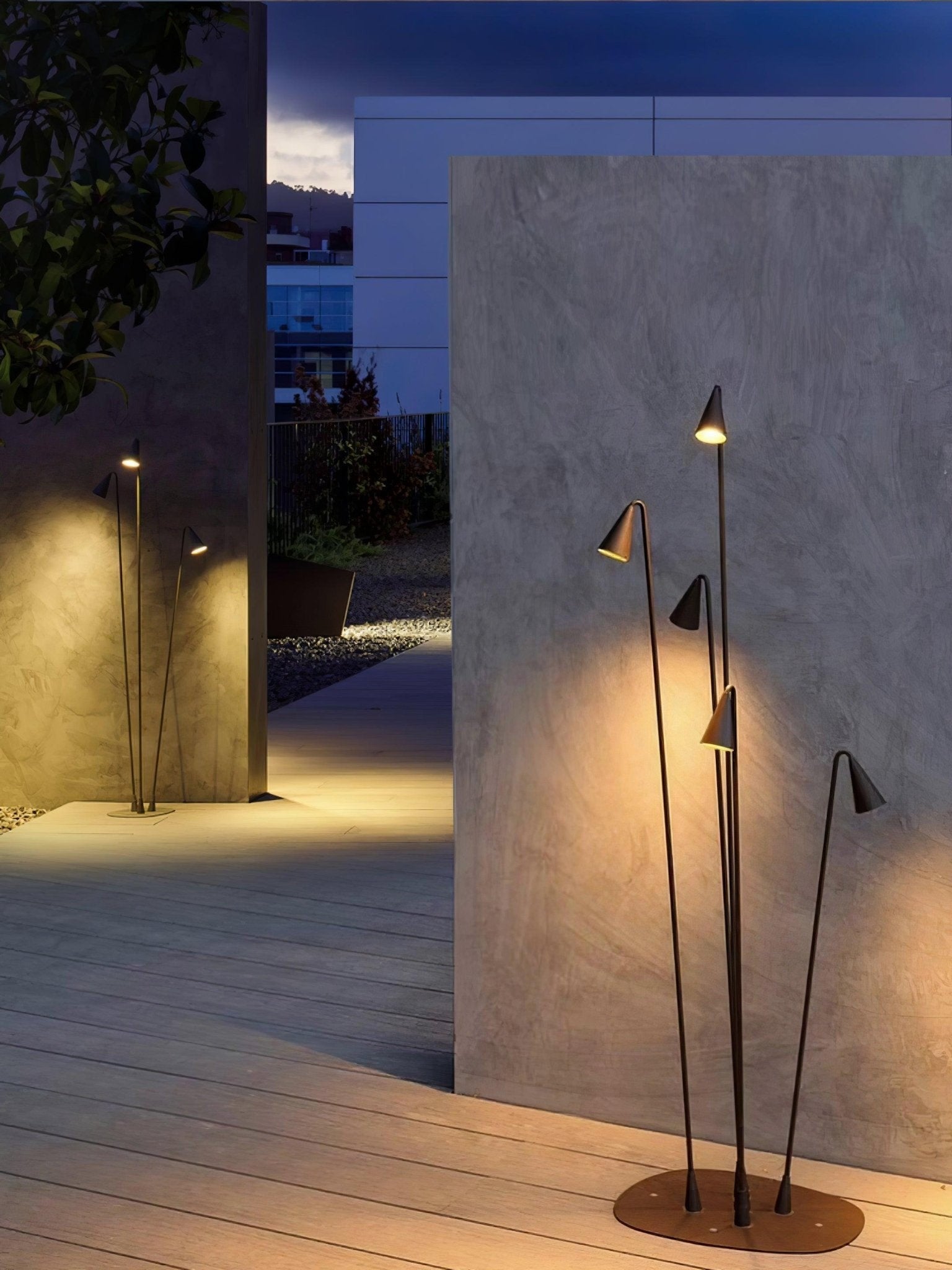 bellflower-outdoor-floor-lamp-8_1e54a96d-22ef-4c23-9000-f4e764064e46.jpg