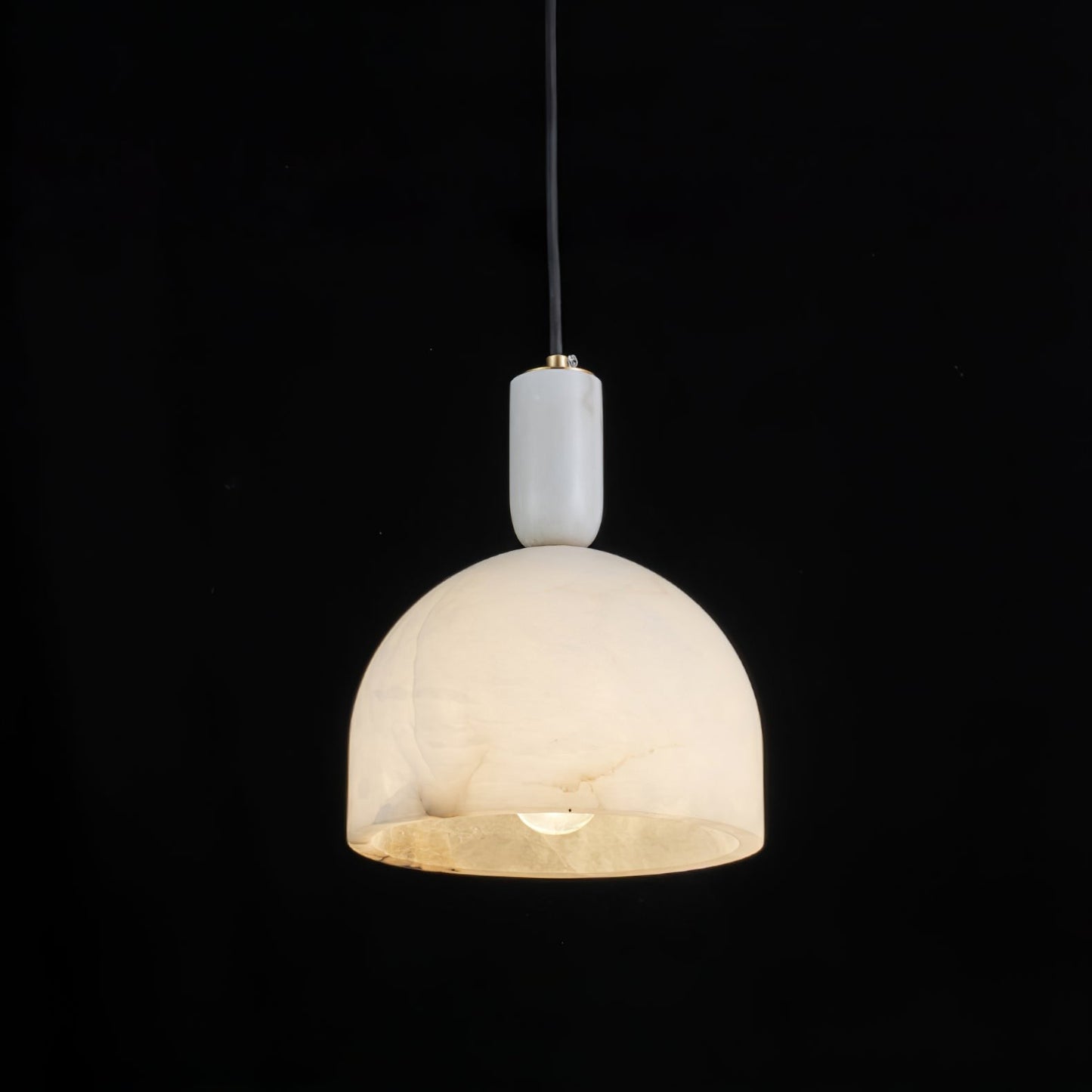 blair-alabaster-pendant-light-35_0dfcea95-cbab-4412-920c-f692cafcae50.jpg