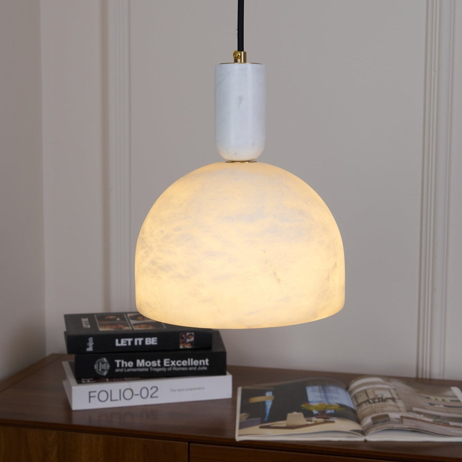 blair-alabaster-pendant-light-39_064014fd-f4e9-4f6f-81ea-27e5d708a91a.jpg