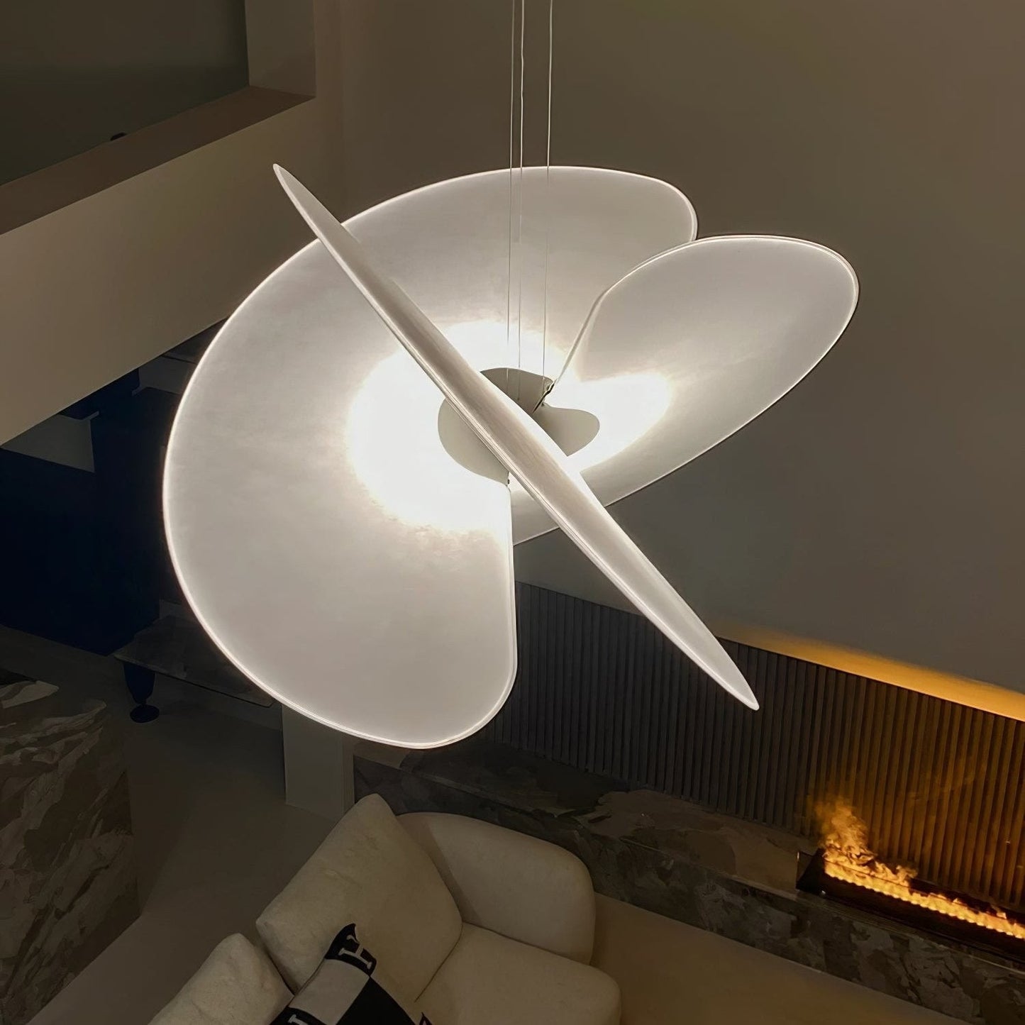 Levante Organic Form Pendant Lamp