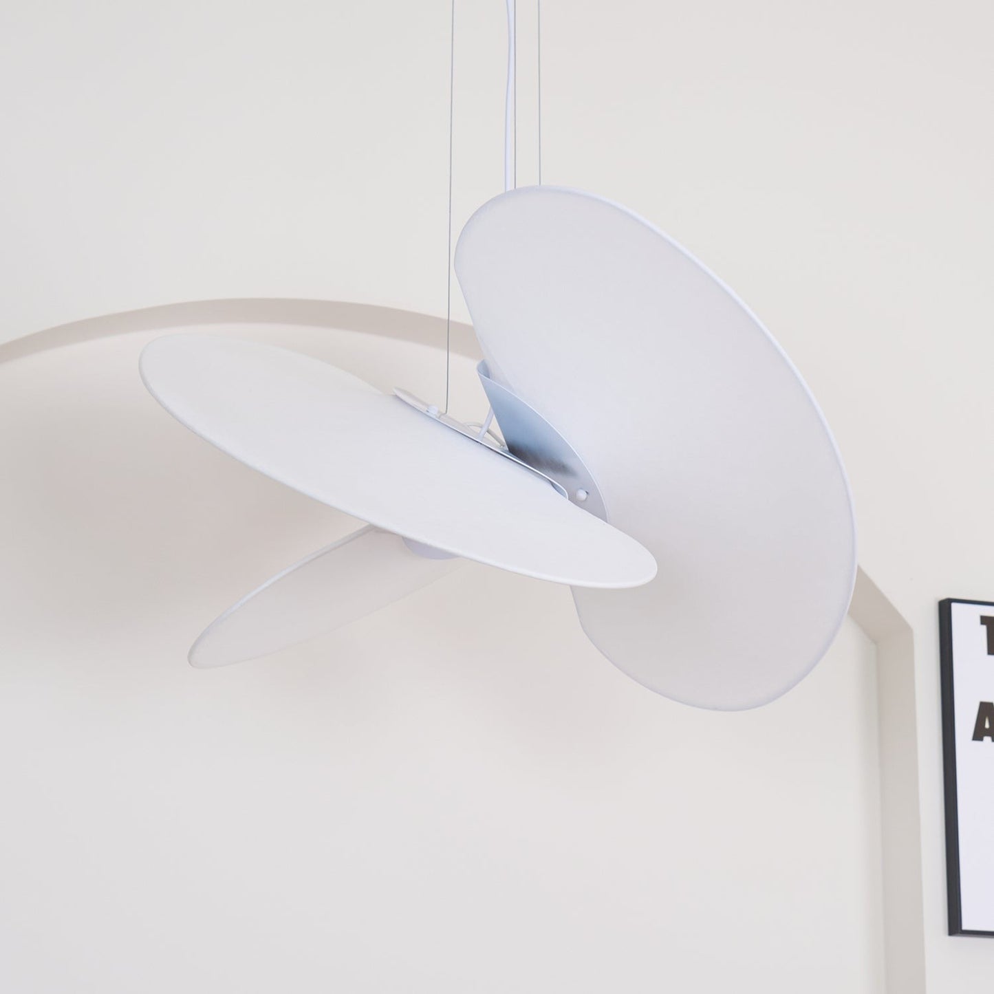 Levante Organic Form Pendant Lamp