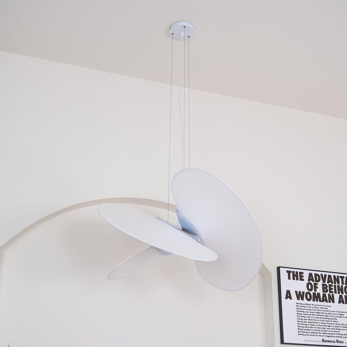 Levante Organic Form Pendant Lamp