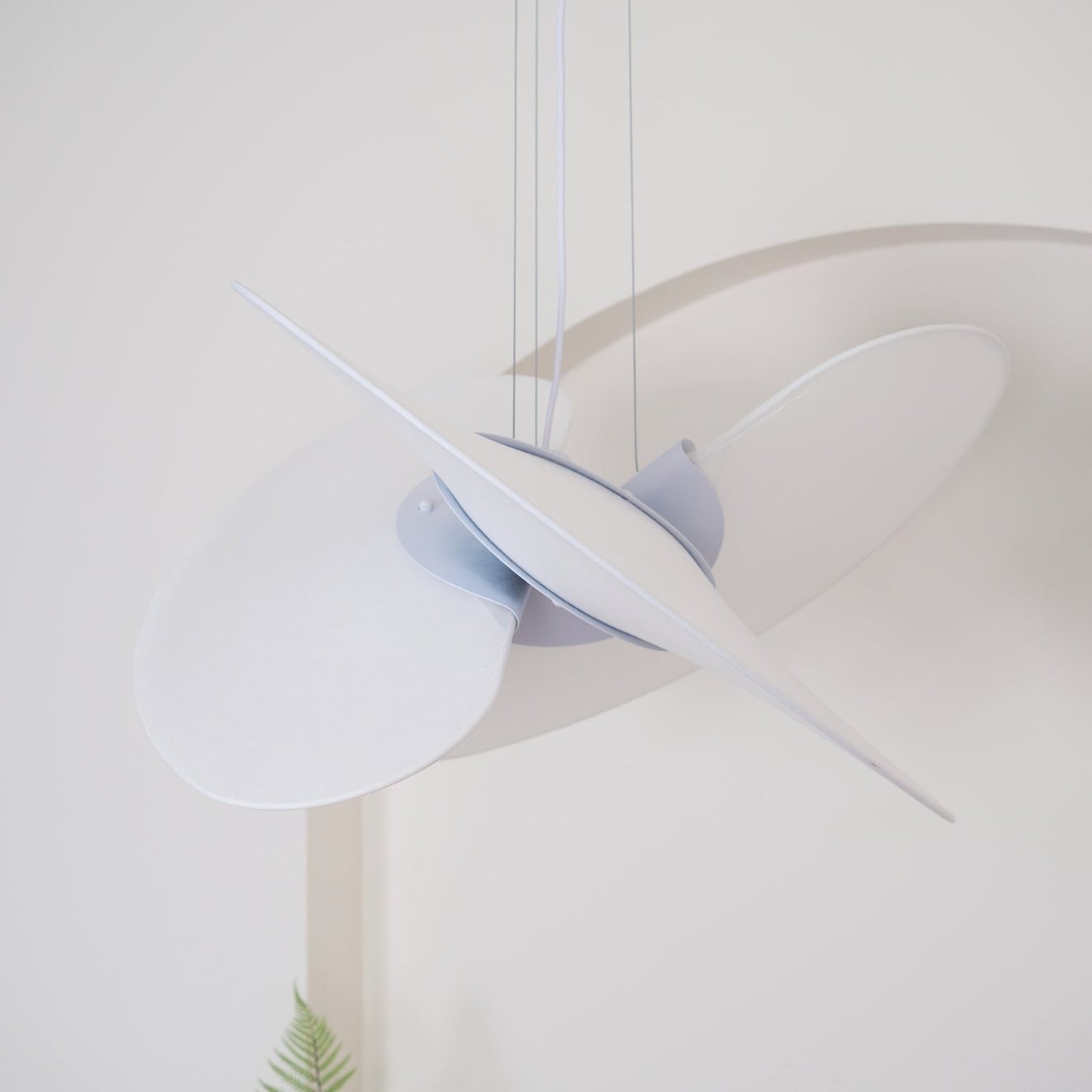 Levante Organic Form Pendant Lamp