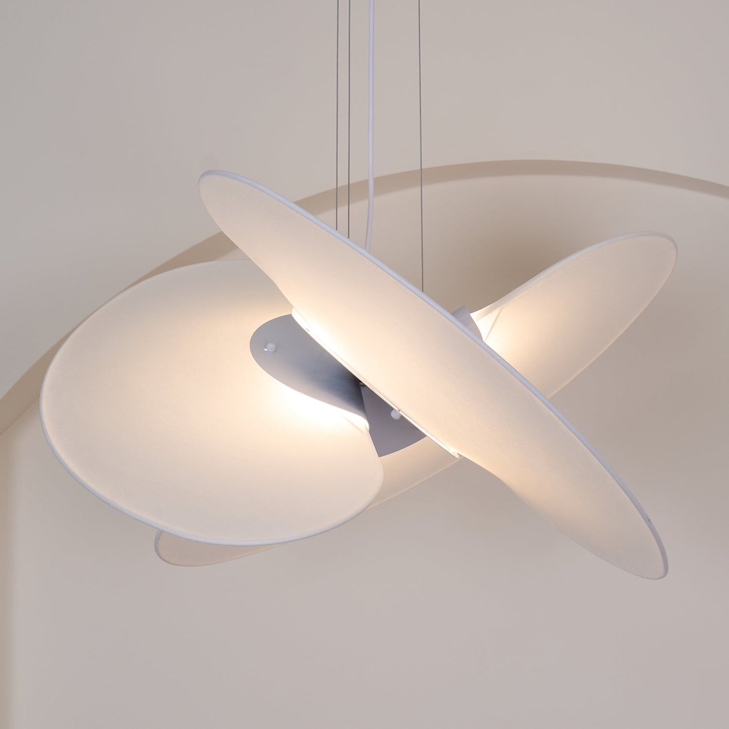 Levante Organic Form Pendant Lamp