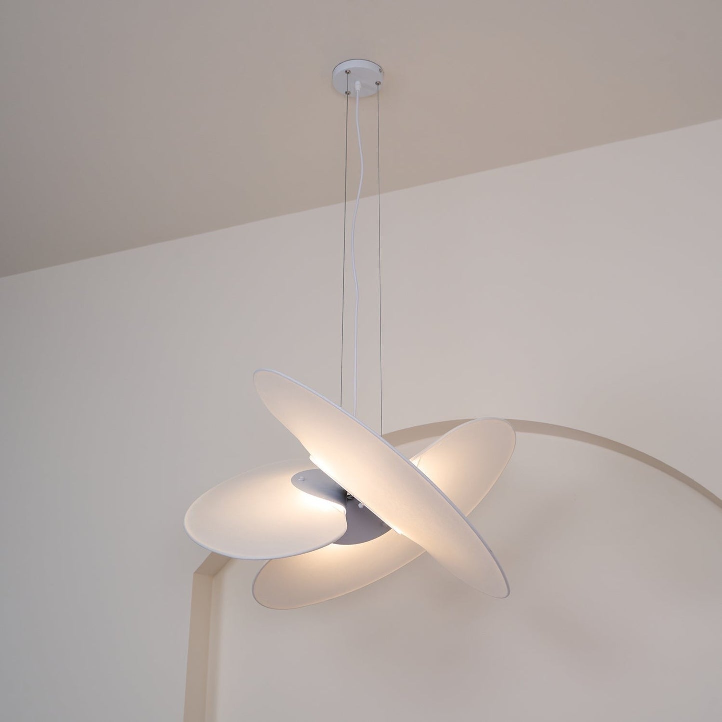 Levante Organic Form Pendant Lamp