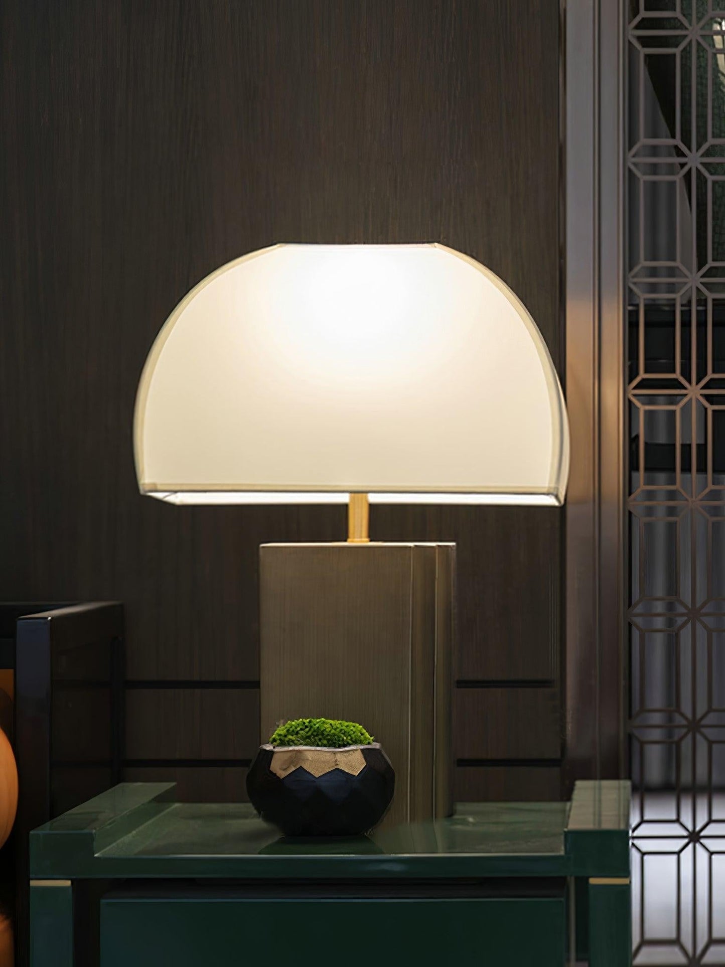 Oregon Resin Sculpted Table Lamp