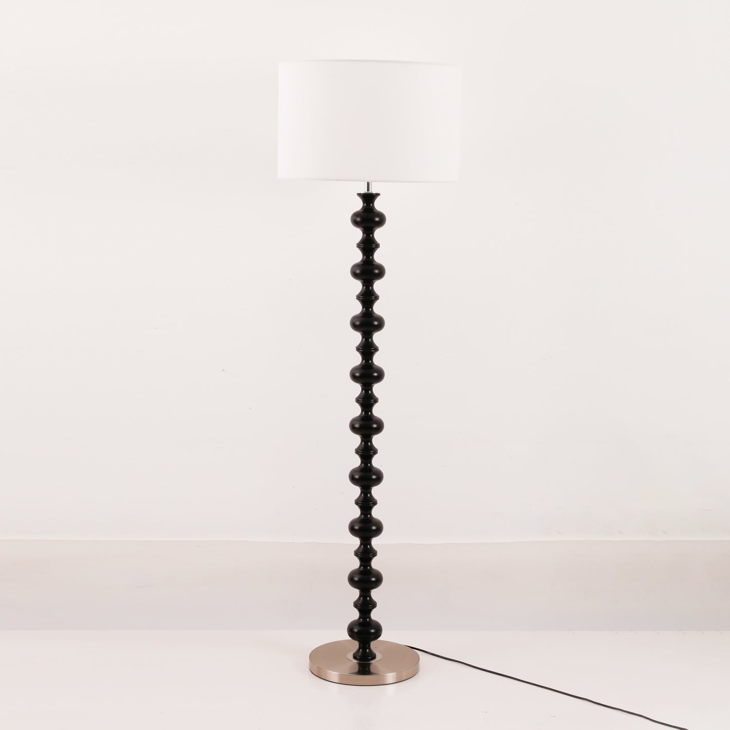 vera-modern-sculptural-floor-lamp-15_d83994a4-f419-480e-9d84-57986b4bb92a.jpg
