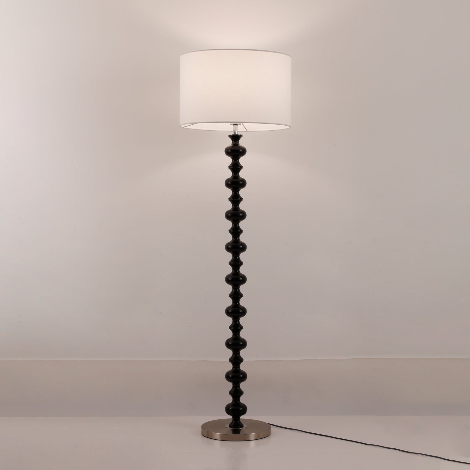 vera-modern-sculptural-floor-lamp-6_da7a3965-5642-409e-b420-9d976633c87c.jpg